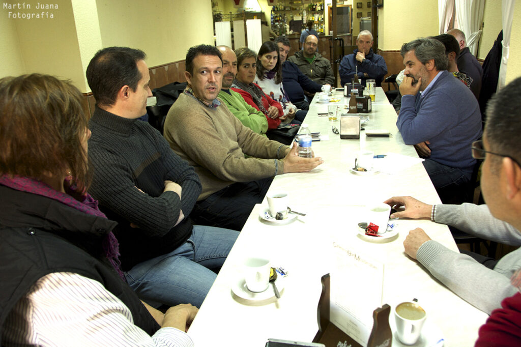 Vista general de la mesa de la Tertulia. Foto Juana Martín